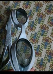 Swimsuit-free goggle