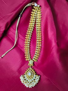 Traditional Gold Necklace with Pendant