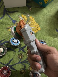 Beyblade with 6 blades and launcher