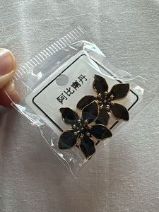 Elegant Black Flower Earrings