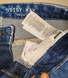 Stylish Blue Acid Wash Jeans with Zippers