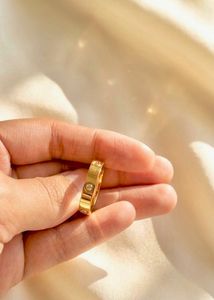 Elegant Gold Ring with Diamonds