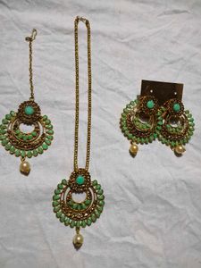 Elegant Green Stone Jewellery Set
