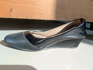 Elegant Black Wedge Shoes