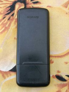 HUAWEI feature phone with charger