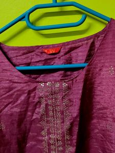 Women's Embroidered Kurta