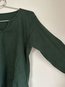 Women's Green Long Sleeve V-Neck Top