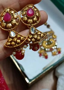 Stunning Gold Tone Necklace &amp; Earrings Set
