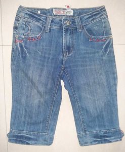 🤍 Y2K Inspired Style Vintage Blue Denim Capri