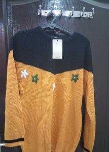 Stylish Knitted Sweater with Floral Detail
