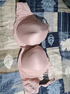 Women's Light Pink Lace Bra