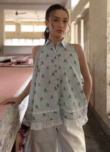 Charming Striped Sleeveless Blouse