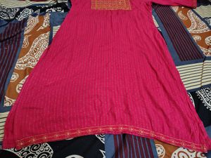 Elegant Kurta Set with Intricate Embroidery