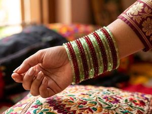 Traditional Red & Green Bangles
