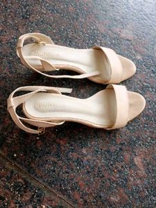 Monrow Beige Heels