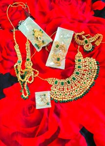 Exquisite Kundan &amp; Emerald Necklace Set