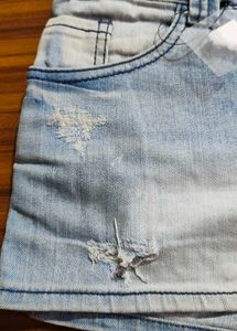 Light Wash Denim Shorts | Cute Distressed Style