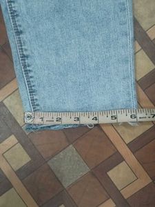 ⚡ ⚡ Flash Sale ⚡ ⚡ B: Distressed Jeans