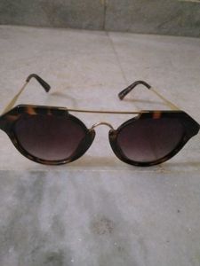 Stylish Tortoiseshell Sunglasses