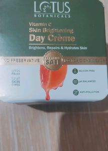 2 Lotus Vitamin C Skin Brightening Day Cream
