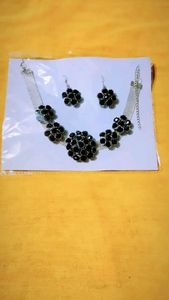 Stylish Black Silver Necklace Set...⚫