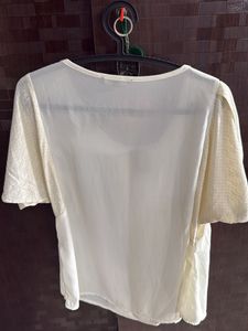 Creamy White round neck Short Sleeve Top