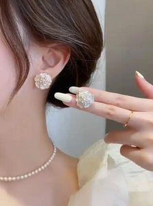 Elegant Flower Pearl Earrings
