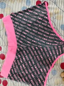 Pretty Mood Shorts