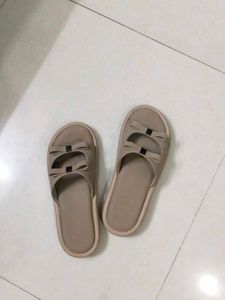 JM Looks Bow Detail Slides