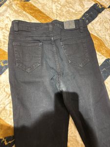 Classic Black High-Waisted Jeans