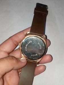 Men's ⌚ Brown Watch With Golden Dial.