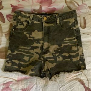 Camo Denim Shorts⭐️