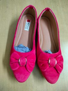 Attractive Woman's Pink Bellie 👠👠