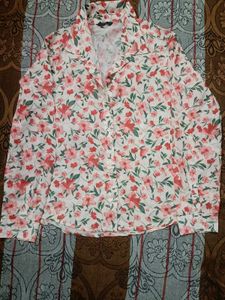Chic Floral Print Button-Up Shirt