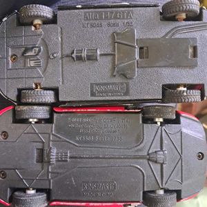 2 KINSMART Die cast cars