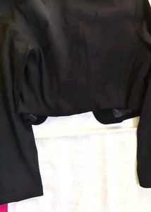 Chic Black Cropped Blazer