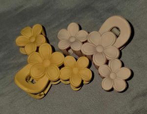 set of 2 Cute Flower Hair Claw Clips
