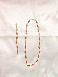 Elegant Gold Tone Leaf Necklace