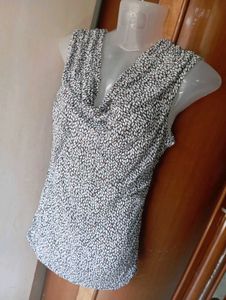 Stylish Sleeveless V-Neck Top