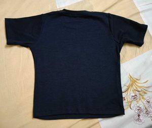 Black cropped graphic t-shirt
