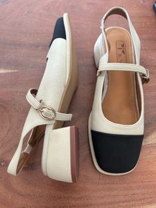 Chic Two-Tone Slingback Flats
