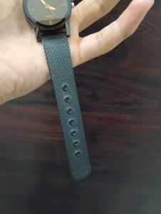Sleek Black Mesh Band Quartz Watch