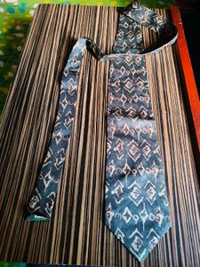 Geometric pattern Silk Branded Tie
