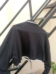 Cropped Black Collared Sweatshirt