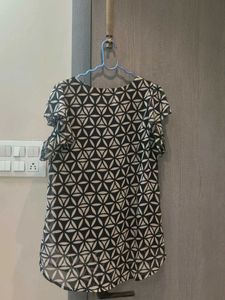 Stylish Black &amp; White Printed Top