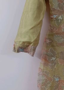 ✨ Elegant Organza Embroidered 3-Piece Suit ✨