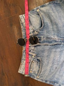 H&amp;M Blue Jeans Size 28
