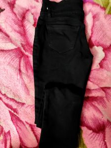 Black Buttoned Jeans