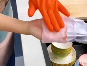 Extra long washing gloves