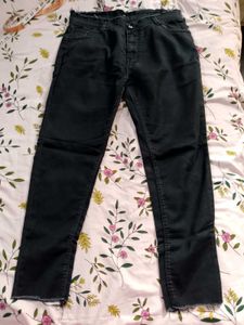 Black Distressed Denim Jeans